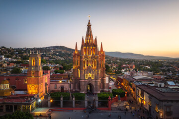 Naklejka premium Aerial view of the San Miguel Cathedral in Mexico City at night.