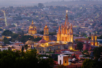 Naklejka premium Night view of the San Miguel Cathedral, a landmark building in Mexico.
