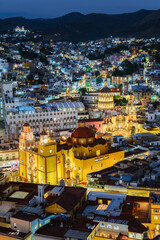 Fototapeta premium Night view of the Basilica of Our Lady of Guanajuato, Mexico