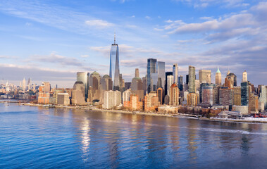 Obraz premium New York City skyline panorama with Manhattan skyscrapers.