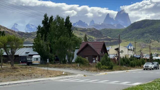 Sunrise View of Mount Fitz Roy from El Chalt&eacute;n, Patagonia&rsquo;s Iconic Mountain Landscape