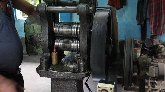 Jewellery rolling mill shaping metal with precision