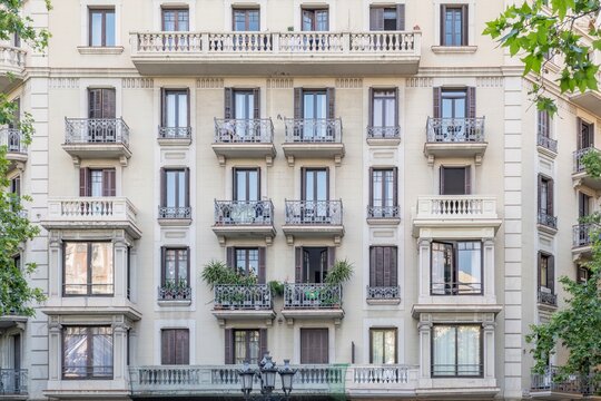 Building Facade in Barcelona, Ornate Balconies, Historic Eixample District Architecture, Classic Residential