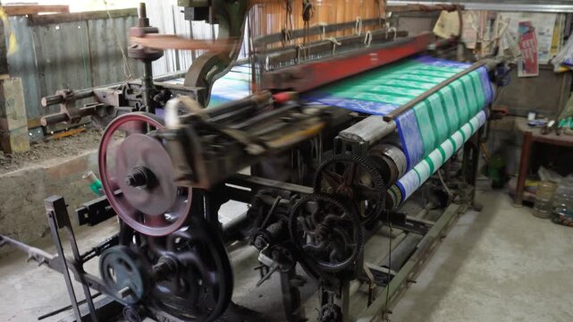 Power loom weaving fabrics at high speed