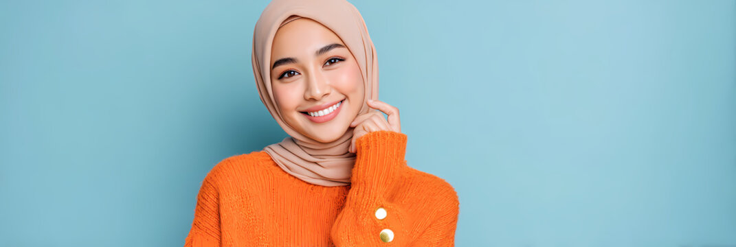 Portraits de Jeunes Femmes Musulmanes Asiatiques Souriantes en Hijab et V&ecirc;tements Oranges