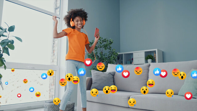 Social Emoji 4K Left 60 Sec &ndash; Animated Emoji Reactions, Social Media Icons and Fun Engagement Overlays for Video Editing, Reels and Stories