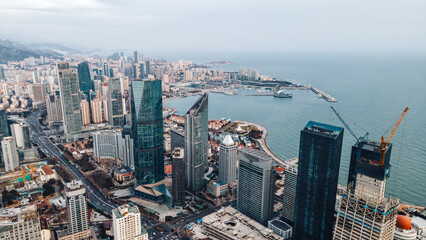 Obraz premium Coastal Modern City Skyline with Harbor and Skyscrapers