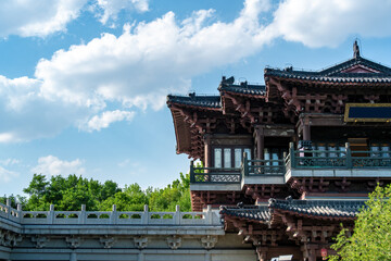 Obraz premium Traditional Chinese Style Pavilion Under Clear Blue Sky