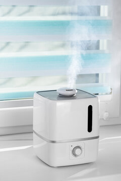 Humidifier releasing mist for improving home air quality