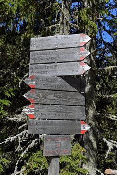 various hiking trails in the Dolomites, including the famous Adolf Munkel Trail. The area is a popular starting point for trekking in the Puez-Odle Nature Park, accessible from the Zannes locality