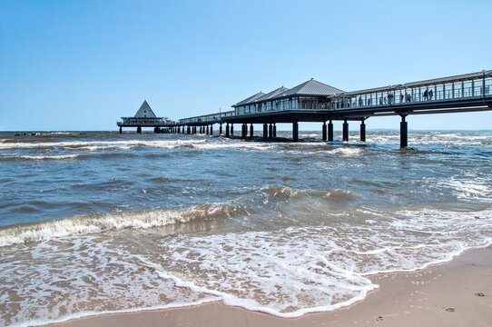 Der Strand am Seebad Heringsdorf auf der Insel Usedom bietet mit seiner 508 Meter langen Seebr&uuml;cke &ndash; der l&auml;ngsten in Deutschland &ndash; eine eindrucksvolle Flaniermeile.