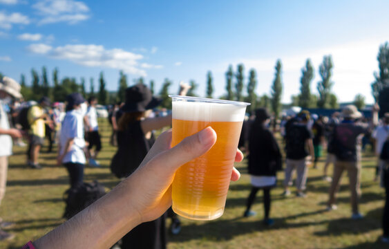 夏フェスで飲むビール