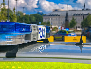 Radiowóz policji, policja na sygnale  © Paweł Ziółkowski