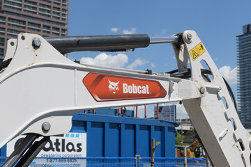 Naklejka premium close-up of branding plate on a Bobcat machine, Parliament Slip, Toronto