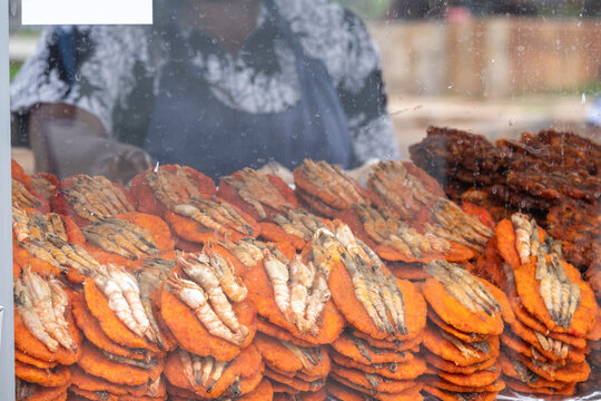 Traditional Sri Lankan shrimp patties isso vadai street food display.