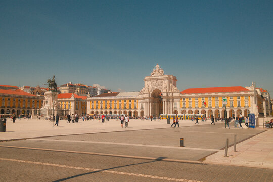 Iconic Pra&ccedil;a do Com&eacute;rcio and Rua Augusta Arch in Lisbon