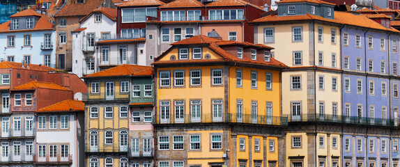 Fototapeta premium Porto Ribeira district colorful architecture facades