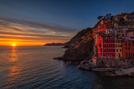 Spectacular Riomaggiore Sunset &ndash; Vibrant Cinque Terre Cliffside Village with Golden Sea View