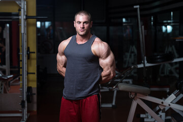 Fototapeta premium Young Bodybuilder Flexing Muscles