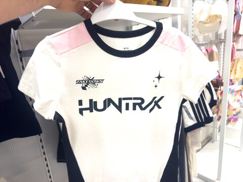 Netflix Huntrax Takedown Gaming Merchandise T-Shirt Display
