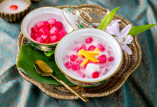 TabTim Krob (Water Chestnuts in Coconut Milk) Thai dessert