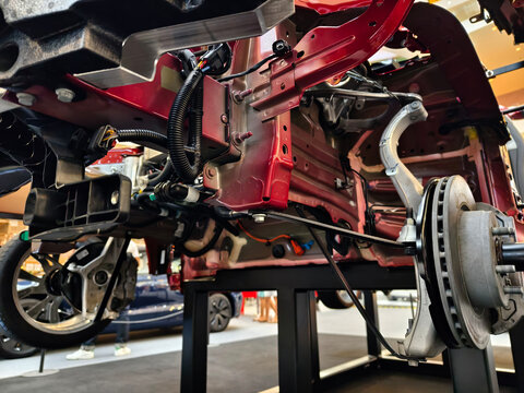 Detailed overview of automobile components accompanied by descriptive explanations of each part