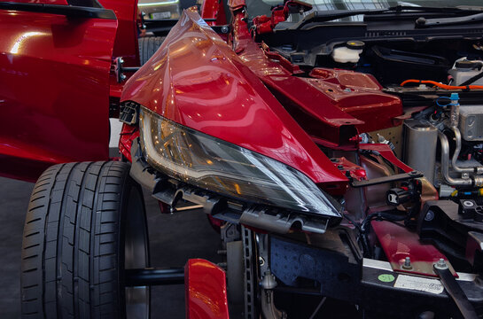 Detailed overview of automobile components accompanied by descriptive explanations of each part