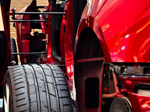 Detailed overview of automobile components accompanied by descriptive explanations of each part