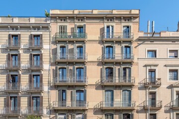 Obraz premium Barcelona Classic Apartment Building Facade with Balconies, Symmetric Eixample Architecture