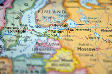 Obraz premium Tallinn Highlighted on World Map with Soft Blur Defocused Background