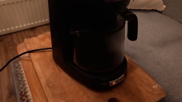 Brewing coffee using water siphon with steam