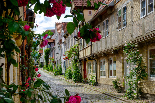 Germany, Schleswig-Holstein, Flensburg, Oluf-Samson-Gang - alley with fishermen houses