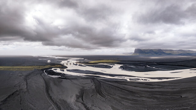Solitary bridge over G�gjukv�sl river in volcanic Iceland