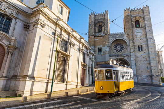 Portugal, Lisbon, typical yellow tram in front of the Cathedral