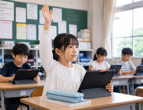 学校でタブレット学習をする小学生