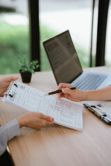 Naklejka premium HR manager reviewing and discussing a candidate’s resume during a job interview, assessing qualifications and experience for a recruitment decision.