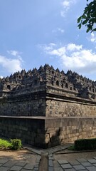 Obraz premium Panoramic View of Borobudur Temple Under Blue Sky
