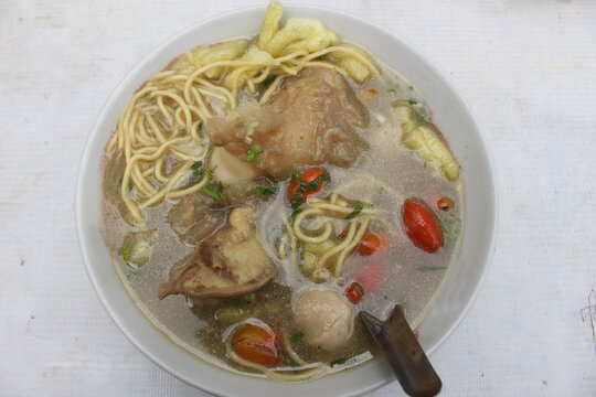 a bowl of mie so