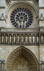Obraz premium Notre dame cathedral rose window and statues in paris france