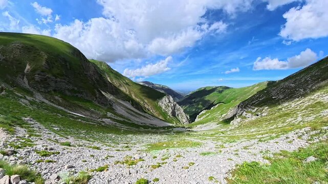A gorgeous spring hike in the Sibillini Mountains, Marche