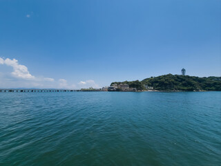 Naklejka premium 江ノ島大橋と江ノ島 