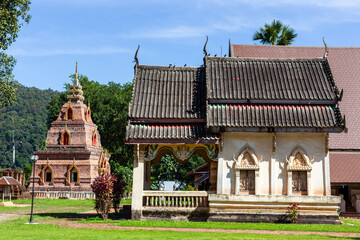 Obraz premium Wat Pho Chai temple with traditional Thai architecture. Stupa and Buddhist shrine in the background. Set in a serene landscape in Thailand.