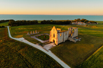 Vue aérienne abbaye des Châteliers île de Ré au coucher du soleil © Maxime