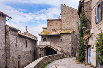 Obraz premium Picturesque view of the medieval San Pellegrino district in Viterbo, Italy.