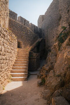 Escalier de pierre m&eacute;di&eacute;val ch&acirc;teau de Peyrepertuse Aude