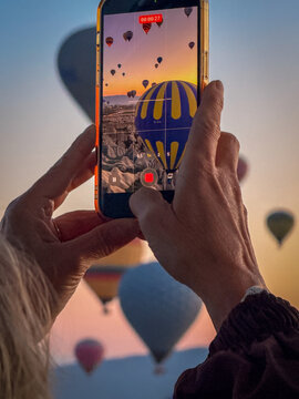 Capturing Hot Air Balloons in Cappadocia at Sunrise