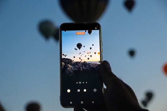 Capturing Hot Air Balloons in Cappadocia at Sunrise