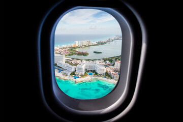Fototapeta premium Cancun beach view from jet plane window
