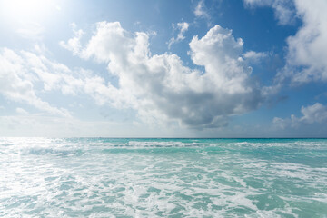 Fototapeta premium Caribbean Sea Horizon and Blue Sky with clouds. Summer beach background. Panoramic view of turquoise ocean