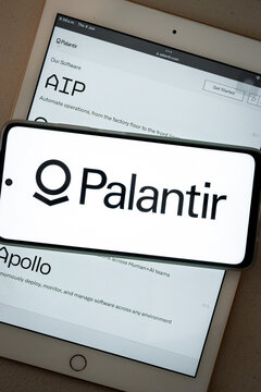 Mexico city, mexico, 06 04 2026, palantir platform displaying aip and apollo software analytics